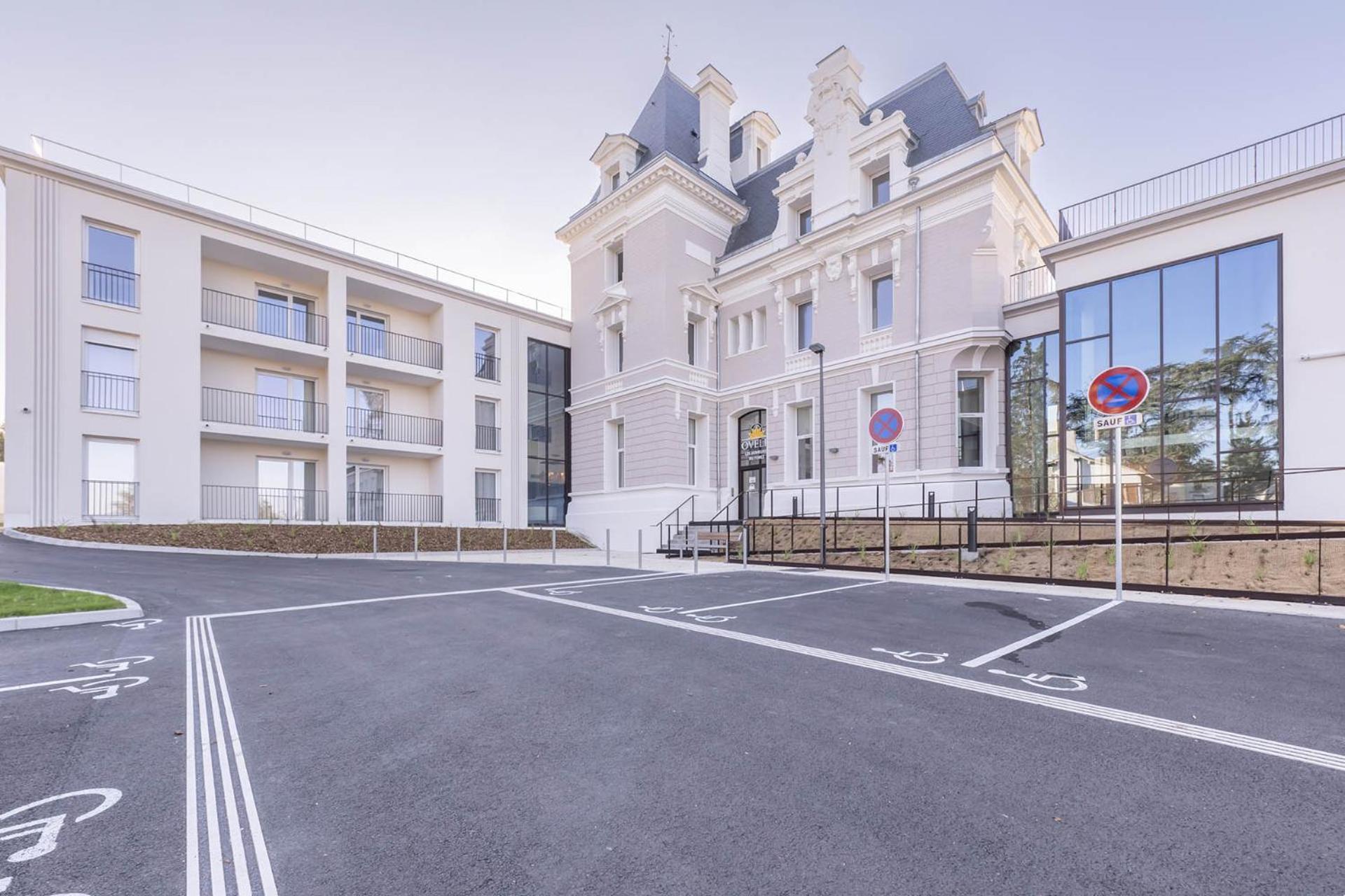 Ovelia Andrezieux-Boutheon - Les Demeures Du Forez Exterior foto